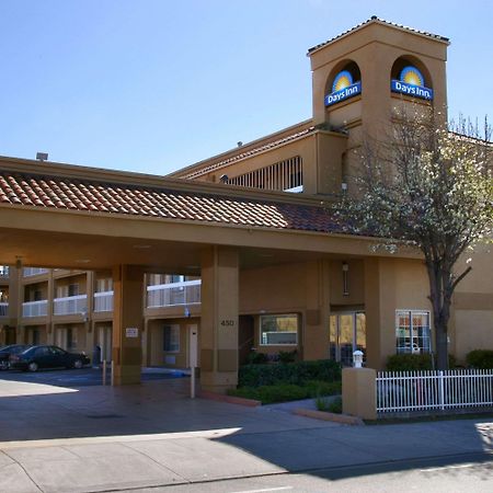 Days Inn By Wyndham Hayward Airport Екстериор снимка