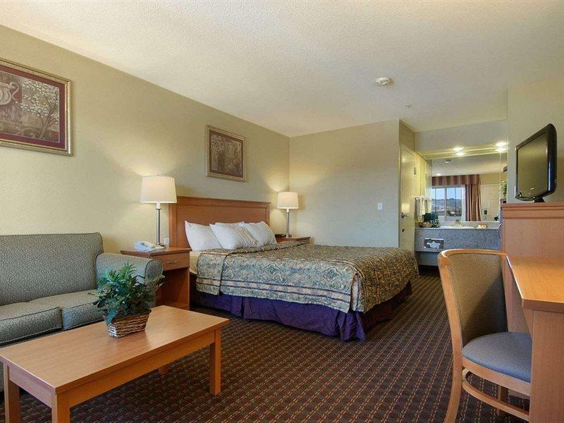 Days Inn By Wyndham Hayward Airport Екстериор снимка