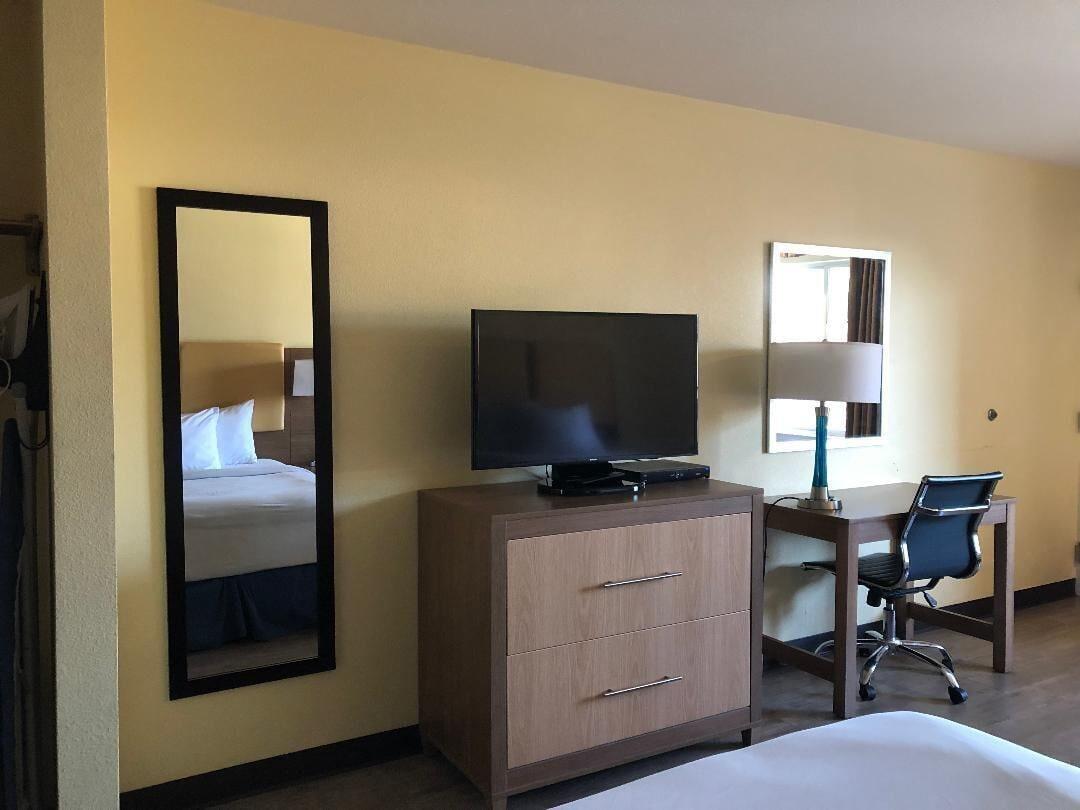 Days Inn By Wyndham Hayward Airport Екстериор снимка