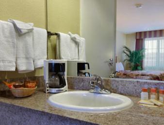 Days Inn By Wyndham Hayward Airport Стая снимка