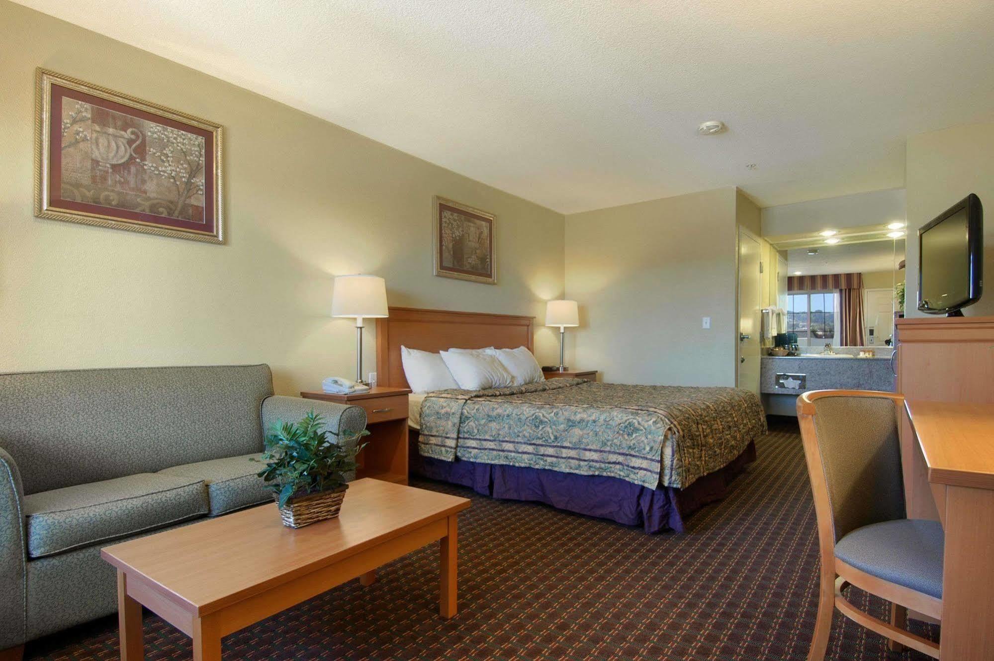Days Inn By Wyndham Hayward Airport Стая снимка